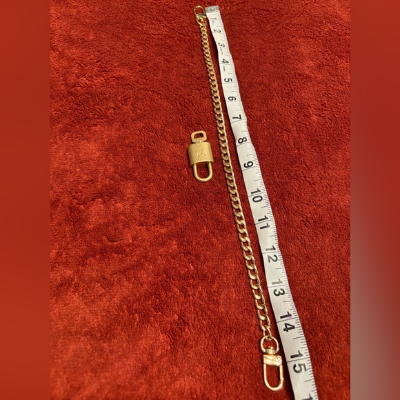 Louis Vuitton padlock with key in necklace 🔐{#320} - Picture 11 of 12